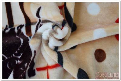 【新裕厂家直销9法兰绒印花400g毛毯风格纺织产品必备