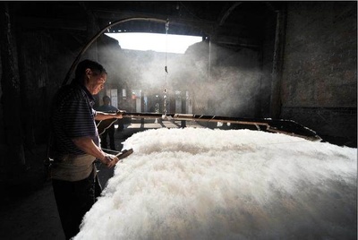 渐行渐远的农村手艺人--弹棉花