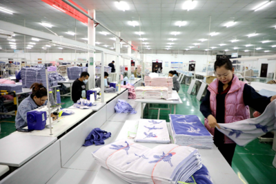 新疆阿拉尔市纺织企业加速生产，全力冲刺四季度目标